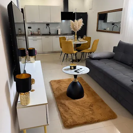 Mikaela Apartment Podstrana